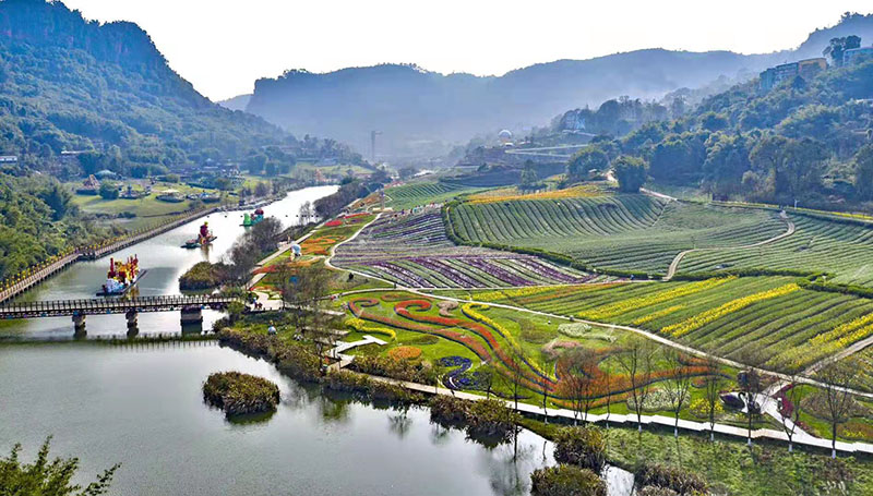 國(guó)家4A級(jí)旅游景區(qū)花田酒地景區(qū)。大渡口鎮(zhèn)供圖