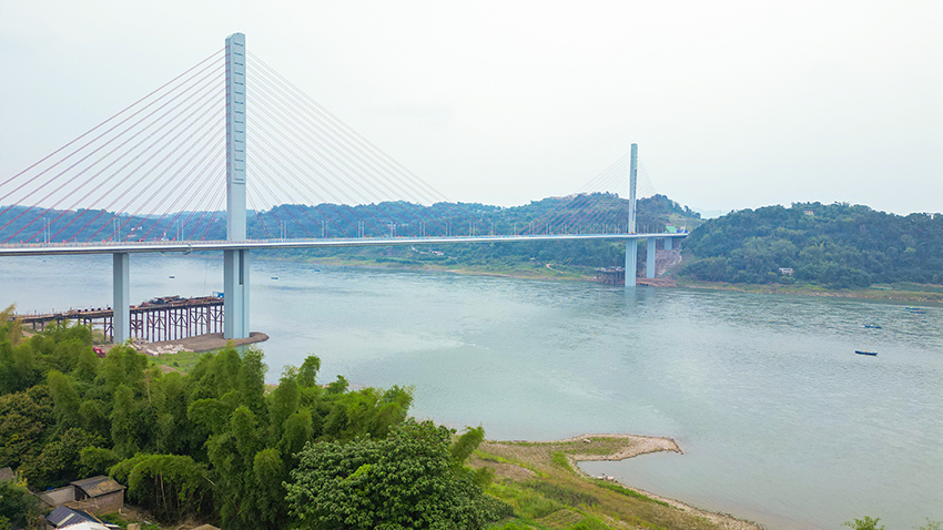 大橋建成后，兩岸群眾往來(lái)距離大幅縮短。蜀道集團(tuán)供圖