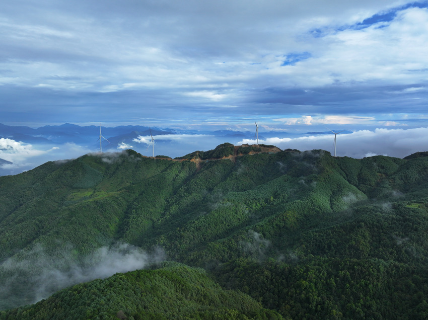 雅礱江臘巴山風(fēng)電場。雅礱江公司供圖