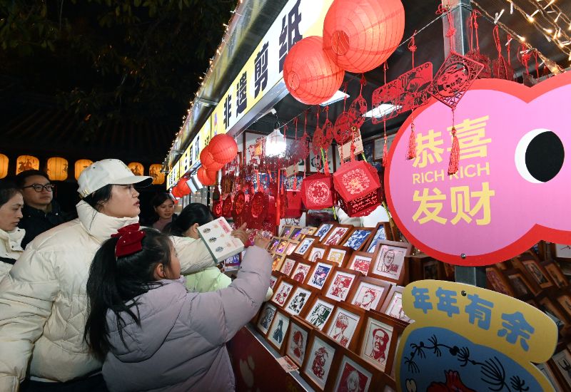 觀眾游園。成都武侯祠博物館供圖