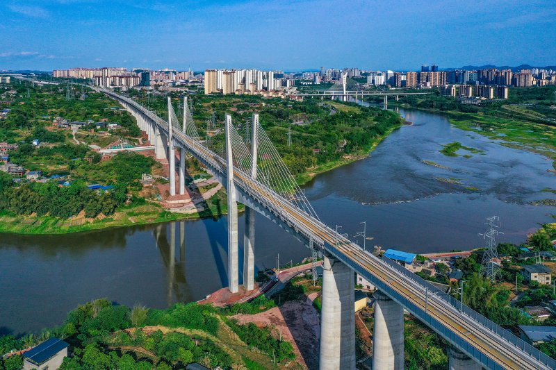 渝昆高鐵沱江特大橋。瀘州日?qǐng)?bào)社記者 牟科攝