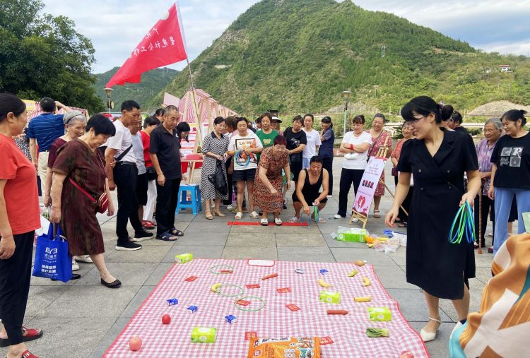 套圈游戲。張敏供圖